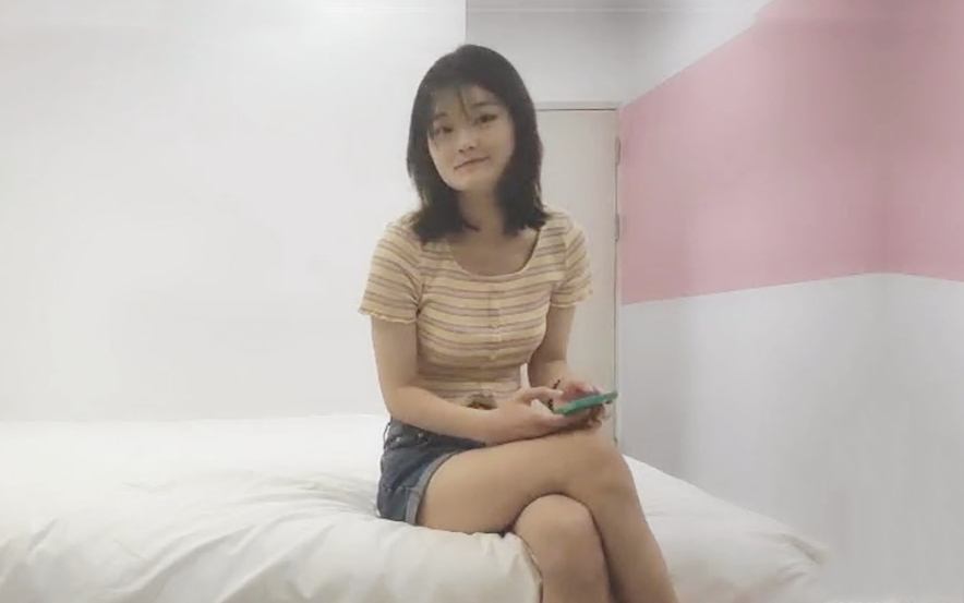 腰细胸大外围妹牛仔短裤撩起衣服揉奶子非常耐操往死里干骑乘站立后入换着猛操