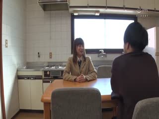 偷窺來玩的親戚女兒洗澡！被發現到後強迫混浴讓人肉棒硬梆梆。