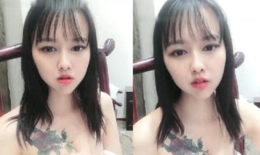 两个00后极品学妹PK两个纹身学长4P多人运动全都无套随意抽插嫩穴爱液多多群魔乱斗淫乱刺激