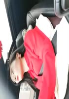 红衣少妇驾车户外野外草地和炮友啪啪