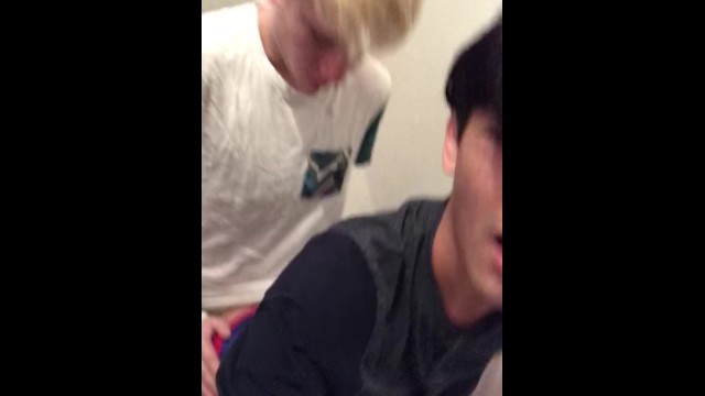 当家人在卧室门外准备时，快滚