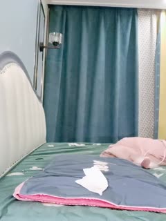 圣诞之夜双胞胎美妞 姐姐约会去了单人秀 眼镜双马尾超清纯 红色肚兜掰穴特写 换装诱惑翘起美臀