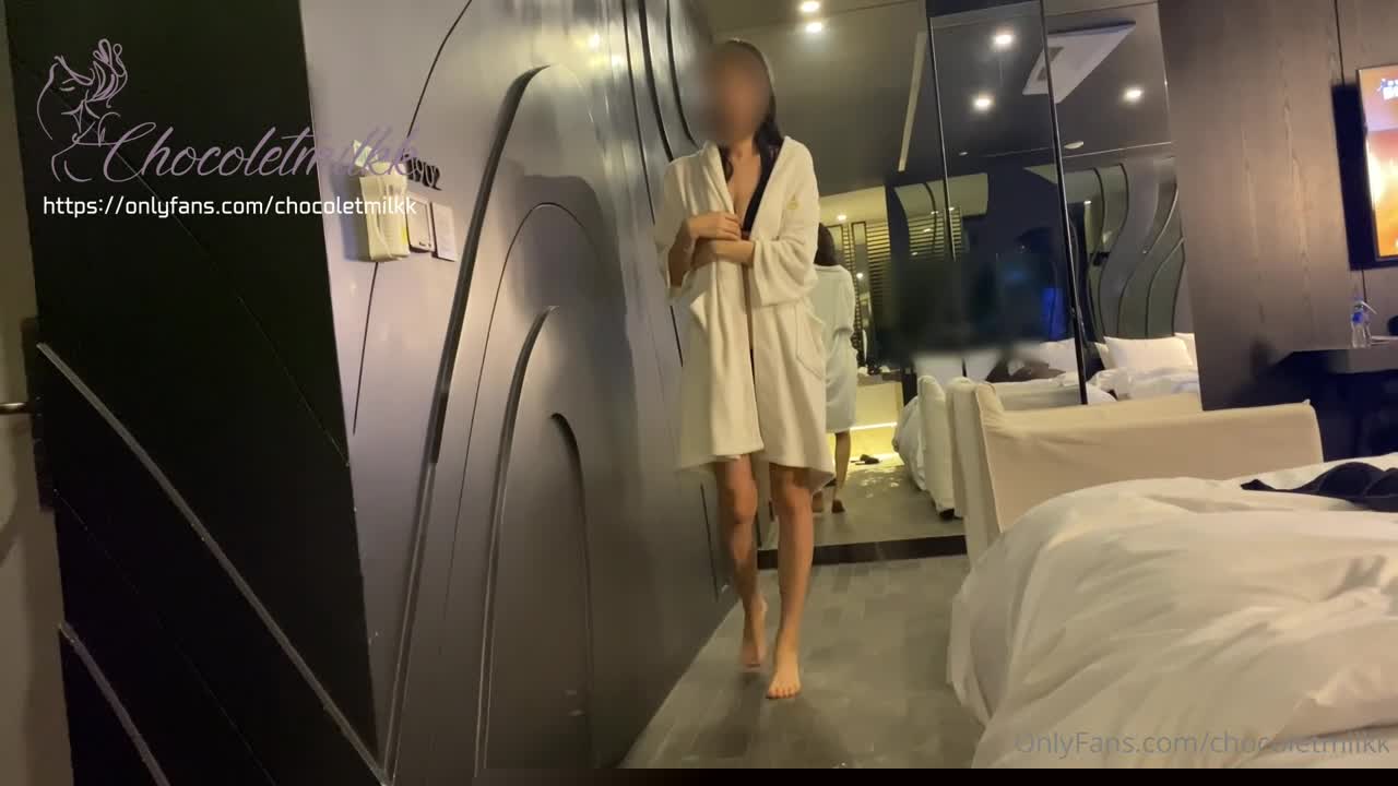 比基尼户外泳池激情戏水！湿身诱惑直击最原始欲望