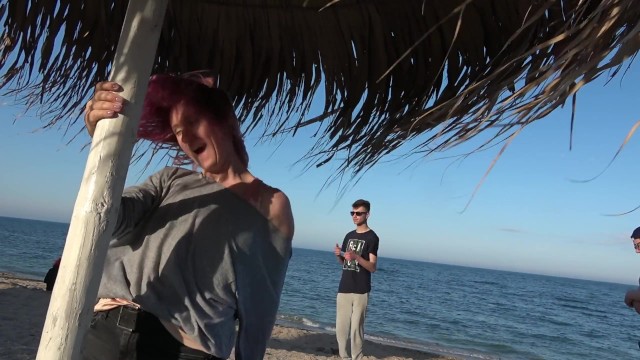 女儿抓到继母和邻居发生性关系！