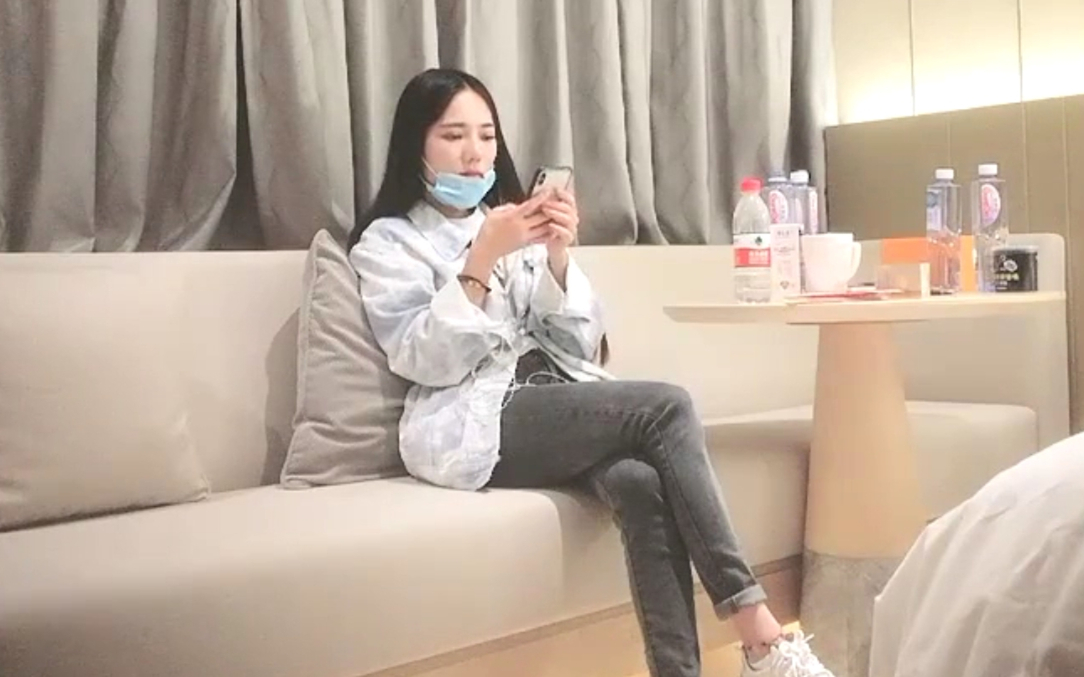 乖乖女穿上连体黑丝那个叫极品啊还会一字马赶紧解锁技能