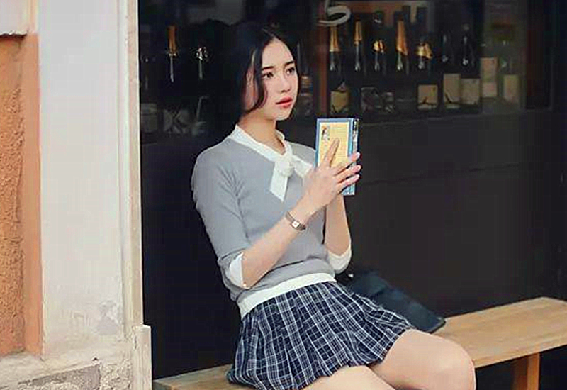 真实绿帽朋友摔伤女友我来安慰全程淫语对白骚话不断