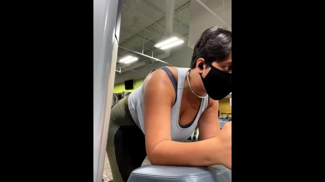 我工作的时候放了振动器，然后帮你洗澡