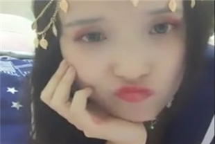 高顔值学生制服红色奶头妹子跳蛋玩逼逼 炮友过来口交啪啪大力抽插内射