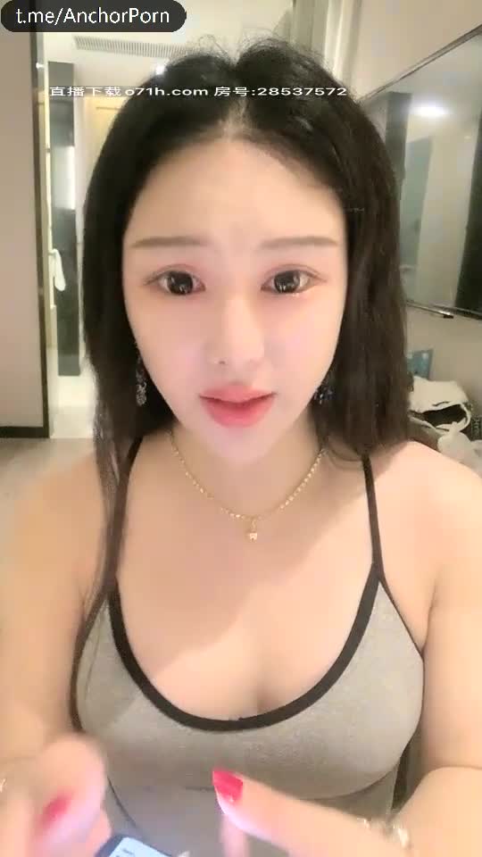 最新流出喵站超高颜值网红极品嫩妹小丁多种装诱惑珍珠裤浑身涂精油让人想入非非附高清套图视频