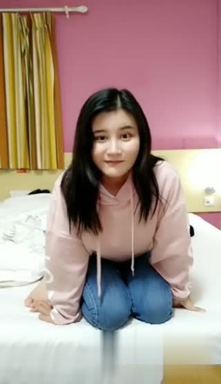 高颜值妹妹就是要吹吹~深吻完就是要让你的肉棒爽~