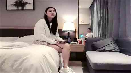 大长腿短裤妹子啪啪，口交舔弄上位骑坐站立后入猛操