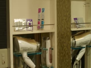 憧れの女上司と相部屋ラブホテル 成海美雨