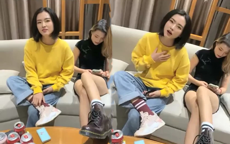 一男三女划拳赌脱衣服然后3p起来