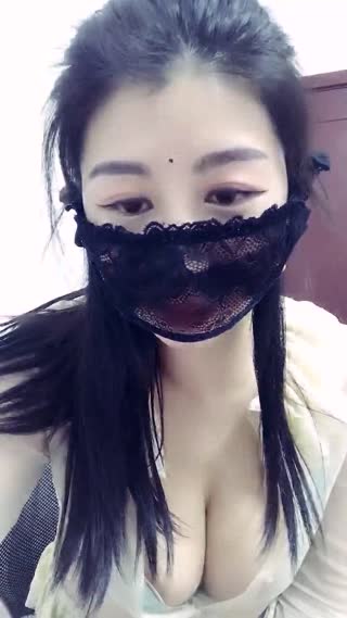 -daxiu-极品身材性感美乳主播放着音乐痒脱衣舞骚舞秀再用道具椅子上自慰很是诱惑