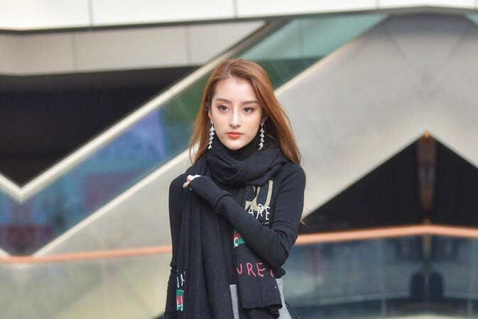 Lanncy新人高颜值大长腿粉穴妹子诱惑秀扭动翘臀退下丁裤掰穴特写尿尿