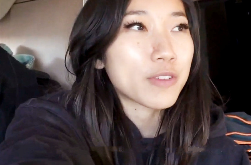 淫荡骚女与洋男友翻车旅行至欧洲找个无人的野地激情做爱干的淫水横