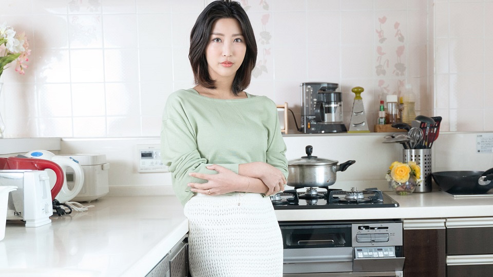 1pon _ 百多えみり まんチラの誘惑 ～同級生のママはン、キュッ、ン！～