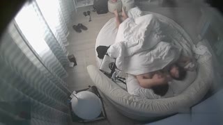 闷骚大奶妹才刚睡醒就要啪啪啪~男友不想动只好自己主动一点~