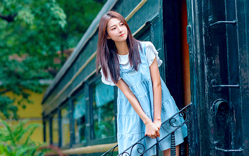 学校春游带李老师找个没人地方交流一下