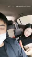 (骚骚的小狐)少妇在车里疯狂自慰看着都刺激