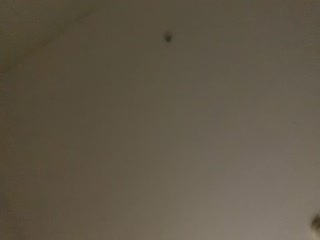 小伙在手机软件上叫了一个女同事，带回家继续干玩69
