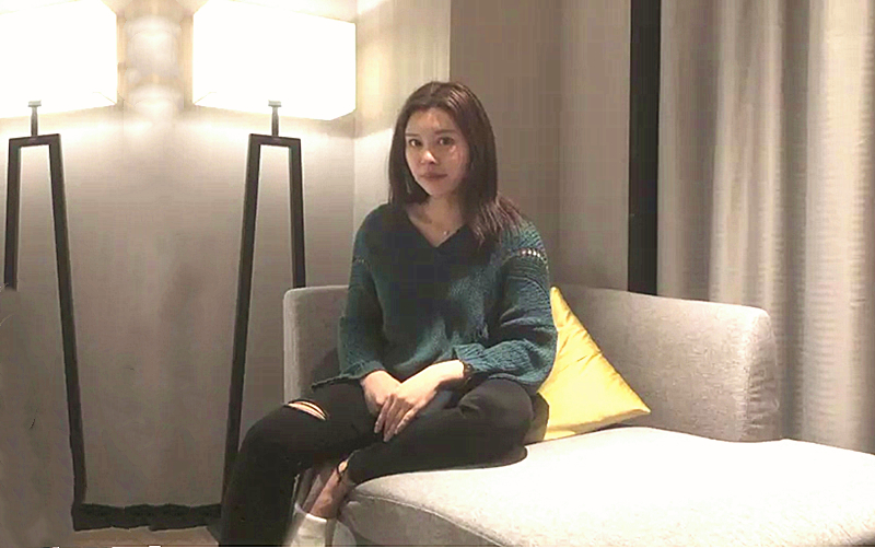 颜值不错毛衣妹子上位骑乘抽插大力