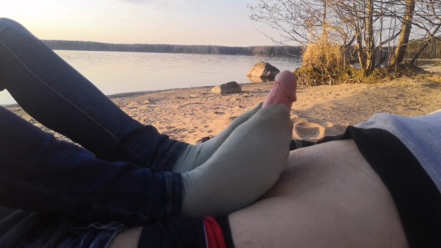 海滩上的公共脚部工作和袜子工作