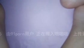 女友骚逼模特丝袜都被我扯破了