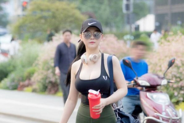 姐姐乱伦弟弟朋友小哥会玩金刚钻刚猛有力丝袜塞姐姐嘴里不停抽插白浆四溢高潮浪叫