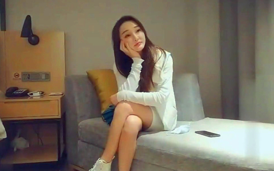 小伙酒店约炮漂亮的公关小姐换上黑丝先玩69再操b