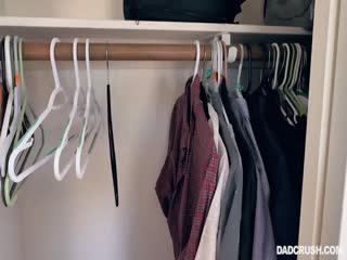 Consolation Cunt 让继父的鸡巴爽爆了的可爱女儿