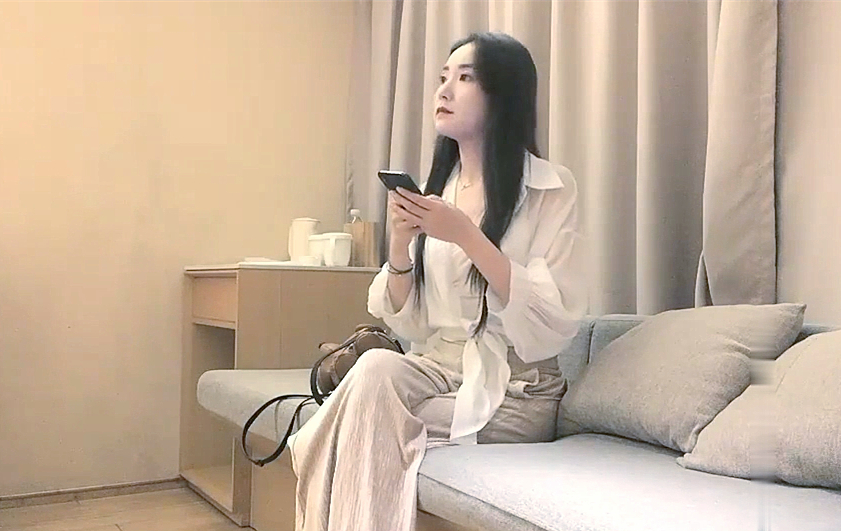 太粗太大了已经干了2次了还干啊大屌男连续抽插3次扛着美腿干的死去活来