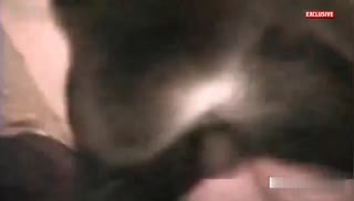 “经典的女孩对女孩和动物性爱电影，饰以家庭主妇