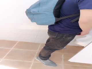 网红刘婷精彩演绎公厕勾引背包男啪啪完后还对着镜子劈腿掰穴自拍