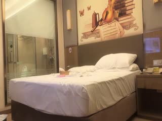 性感白衣妹子双飞