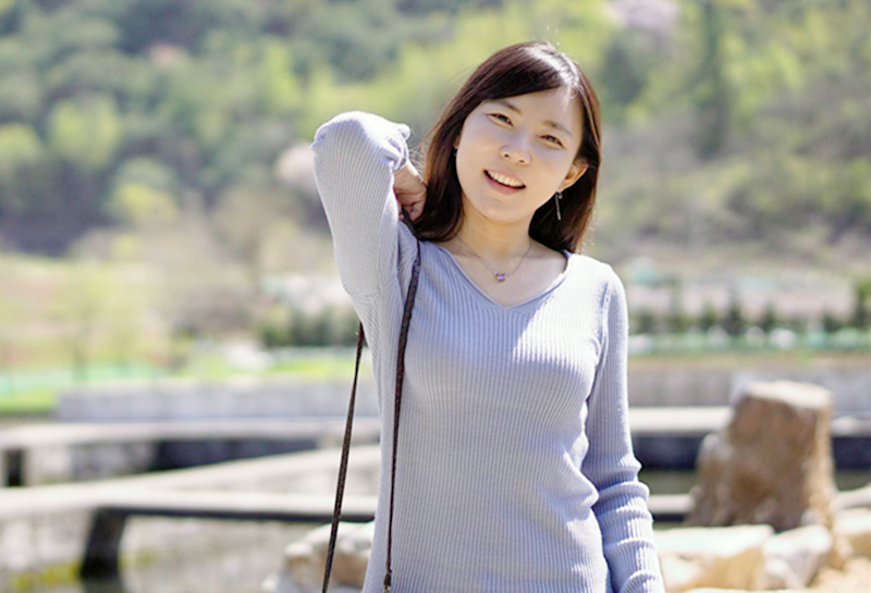 女友坐在电脑桌上啪啪女上位坐莲