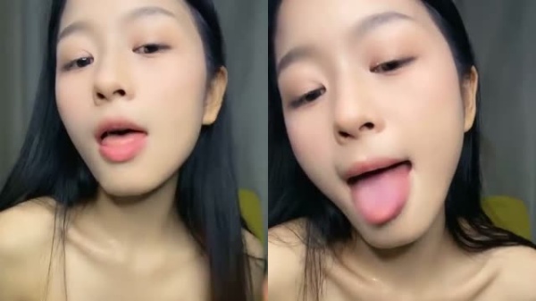 近拍肥臀大奶骚货，淫声荡语撩骚互动，狂野掰穴扣逼假屌自慰