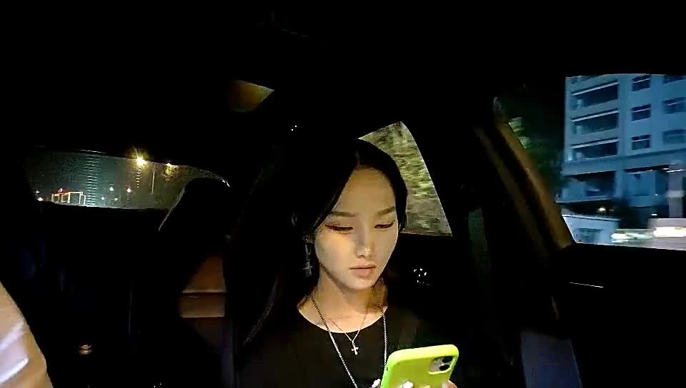 KU【租豪车钓拜金女】，新晋泡良大神，漂亮小姐姐豪车上好开心，酒店开房激情啪啪，小骚货花样多啥都懂