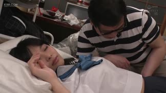 MUDR-124水蜜少女1＆2 真人版～制服美少女被噁肥眼鏡班導迷姦奪去處女