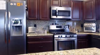 外纹身妹子厨房性感短裙诱惑 桌