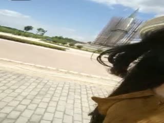 漂亮气质美女主播约粉丝到景区凉亭野战听着女主播的呻吟忍不住不小心内射了