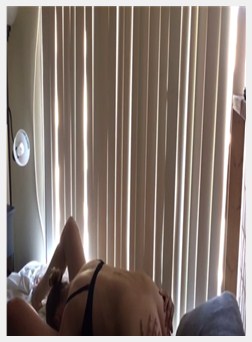 我爱她紧紧的小猫在我的脸上