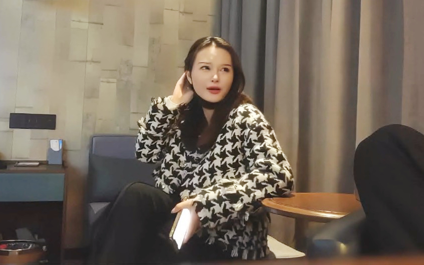 白衣大长腿妹子脱掉内裤掰穴特写上位骑坐抽插边摸阴蒂