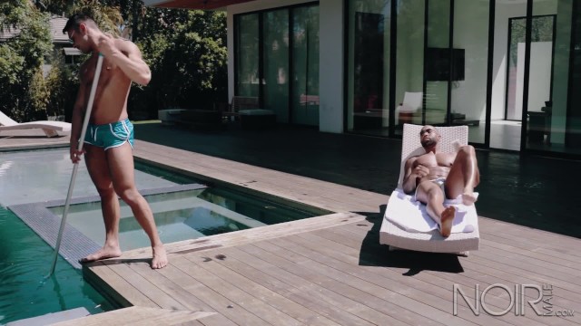 NoirMale Big Dick Black Hunk房主和游泳池男孩Seth Santoro做爱