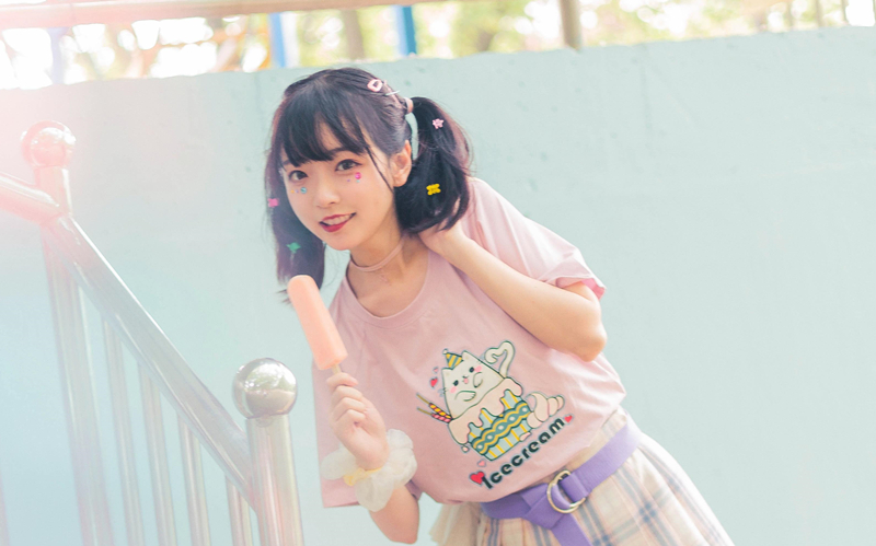 00后双马尾萝莉萌妹第一视角拍摄啪啪无毛肥逼特写舔屌翘起屁股后入一下下撞击抬起双腿猛操最后射屁股上