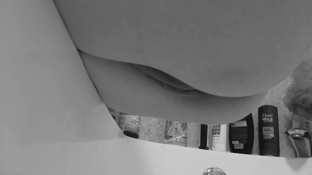 在浴室里小便-近距离小便