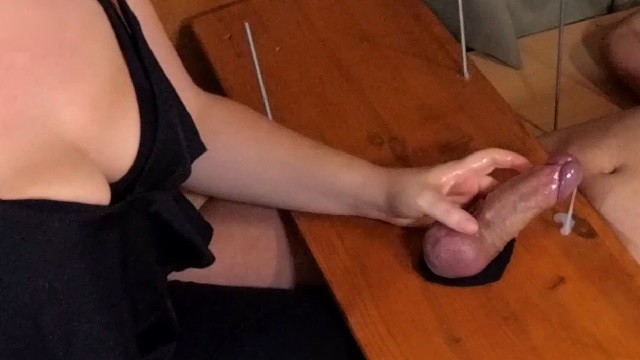 业余女性毁了性高潮。他有两次