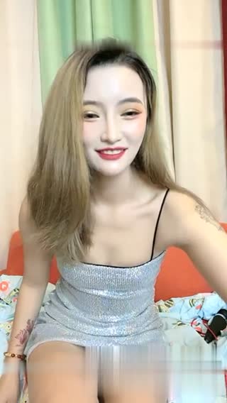 《人间水蜜桃》苗条艳丽小姐姐跟炮友在家直播啪啪，从厨房玩到房间里真是有兴致~_2021-06-02_15-27-29