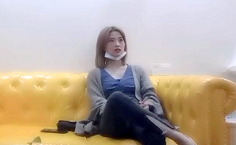 约操极品身材漂亮美乳纹身美女妹子叫累了干完吃巧克力补充体力