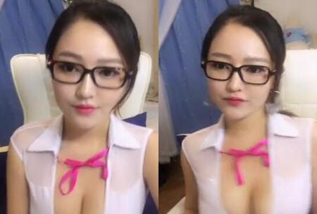 极品骚妇多套情趣装艳舞大秀自慰